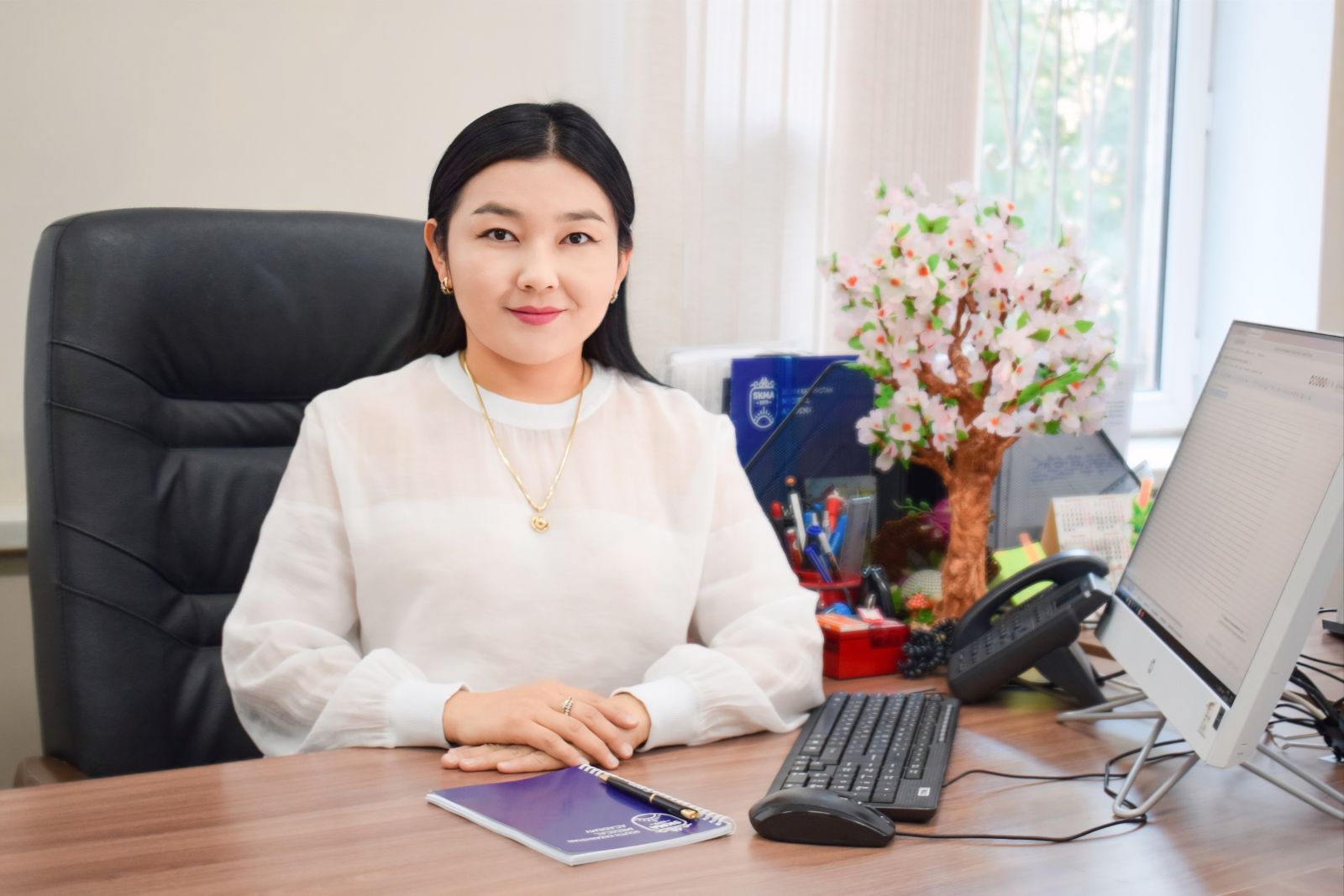 Өте сексуалды жалаңаш әйел фигурасы